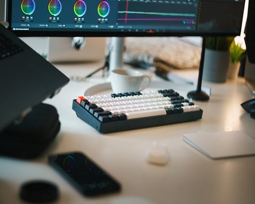 Screen brightness adjustment in office